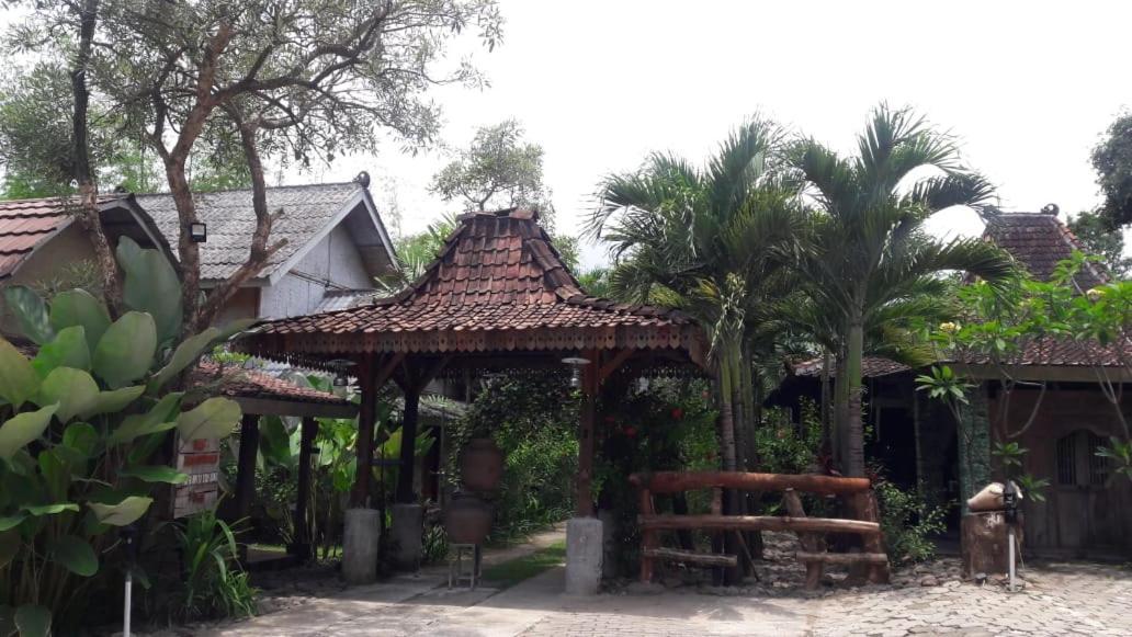 Kali Catur Resort Madiun Exterior foto